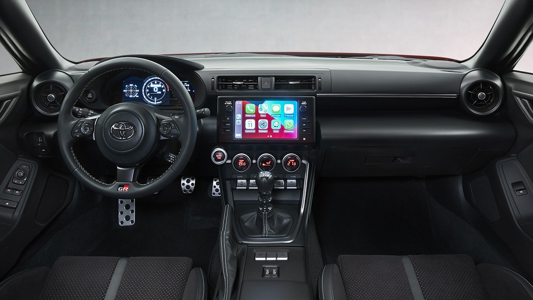座艙內部包含方向盤、儀錶板、控台設計還有空調面板等兩者皆完全相同。(圖片來源/ Toyota)