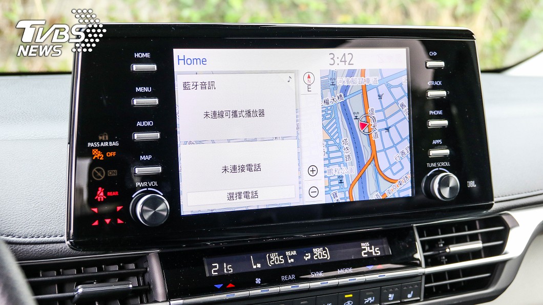 標配整合9吋控螢幕、Apple CarPlay與Android Auto連結的繁體中文多媒體資訊整合系統。
