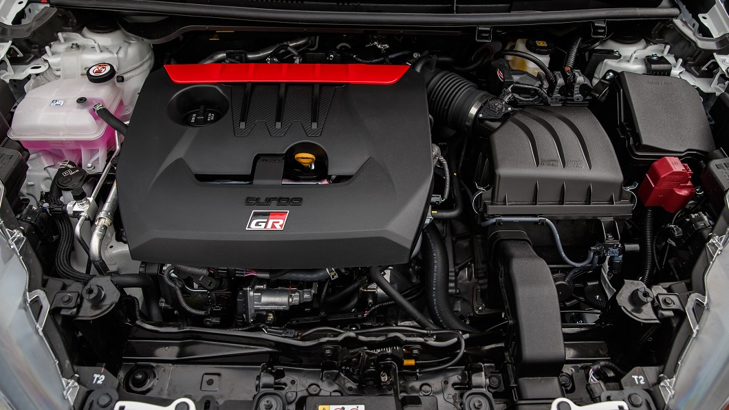 動力來源為1.6升直列3缸渦輪增壓引擎，動力輸出與歐規相同，可繳出261匹最大馬力。(圖片來源/ Toyota)