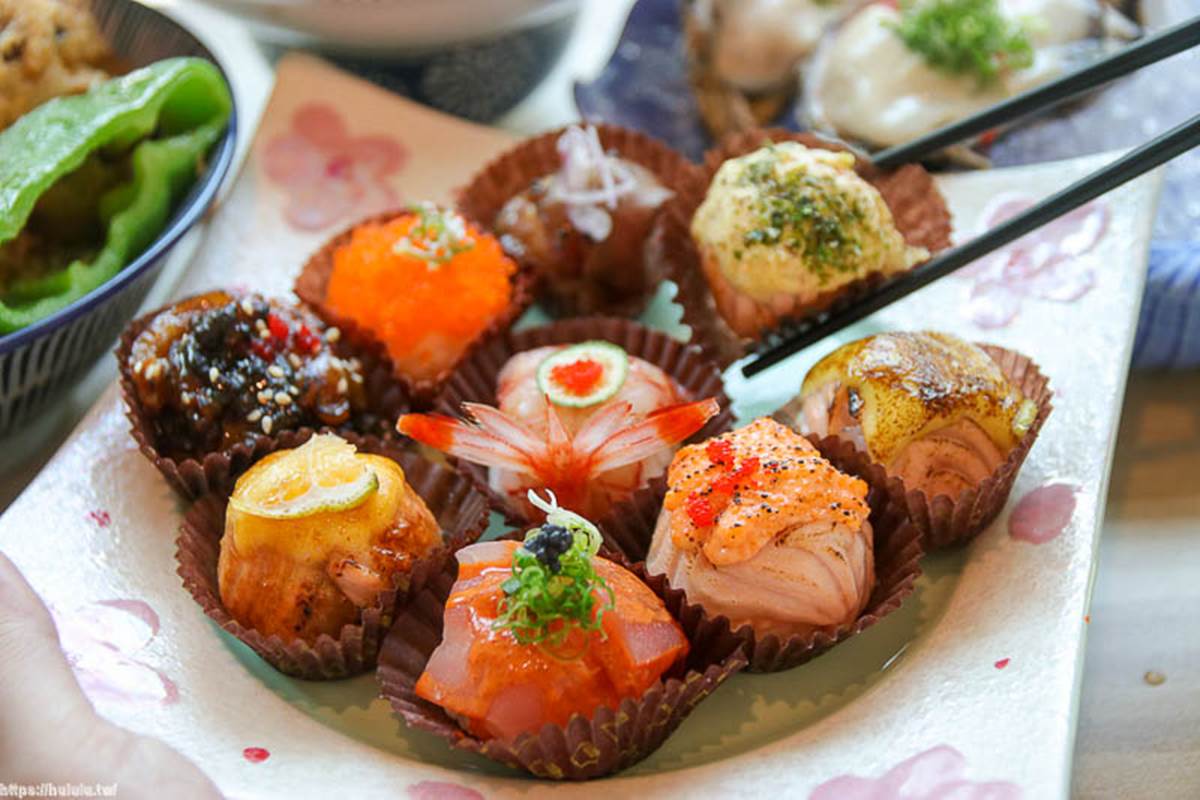 不改名也能免費吃！台南超狂日料內用就送「鮭魚握壽司」，海鮮控必點滿滿炸物赤蝦丼