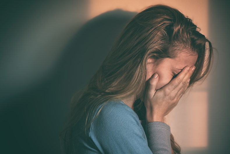 日本最新研究：憂鬱症是因為「病毒」引起！跟心靈脆弱、抗壓力低無關！？