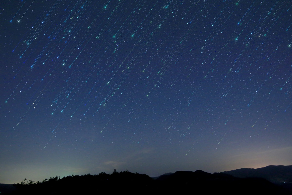 天文迷注意！「天琴座流星雨」每小時20顆流星畫過天際，「超級月亮」同步登場