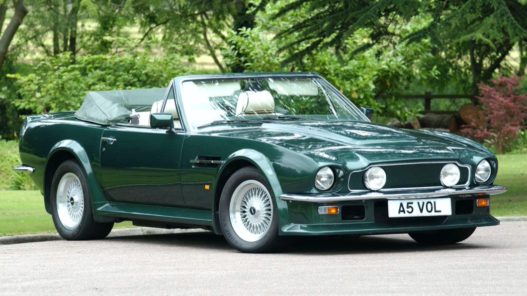 同為英國跑車品牌的Aston Martin，也是貝克漢的收藏對象，曾購入1987年的V8 Vantage Volante。(圖片來源/ Aston Martin)