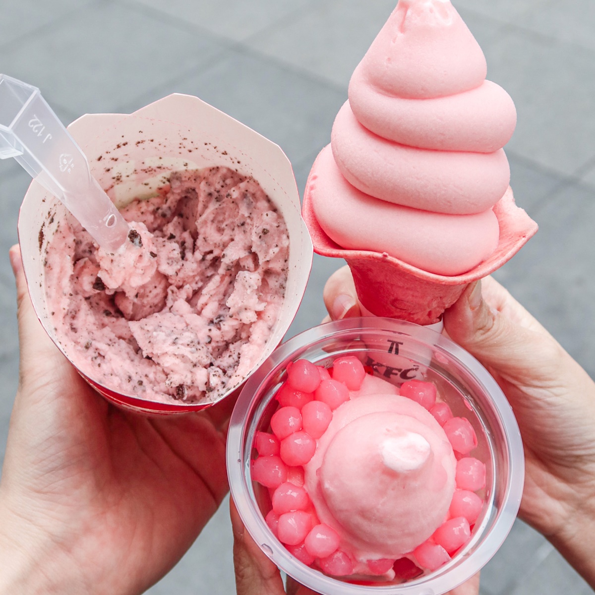 粉紅「蛋捲冰淇淋」太Ｑ！肯德基推３款夢幻系「岡山白桃」冰品，聖代啵啵必吃