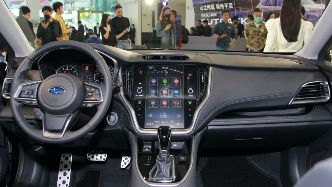 中央搭載的大面積11.6吋影音觸控螢幕，同時也具備Apple CarPlay和Android Auto等手機擴充功能。(圖片來源/ TVBS)