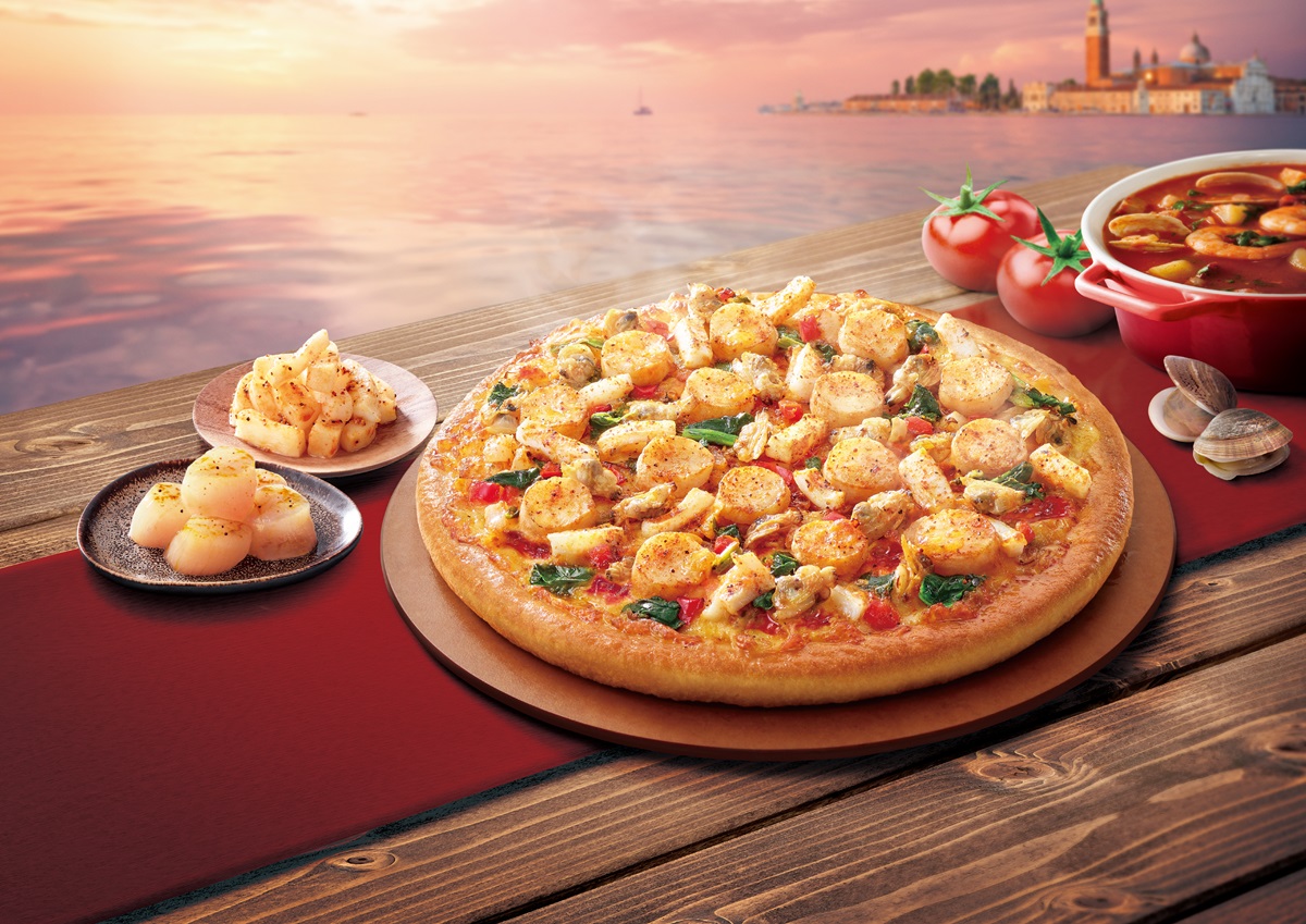 超狂披薩「夜市烤魷魚」整隻放上去！滿滿龍蝦、干貝「愛心披薩」這裡吃，還有芝心牽絲