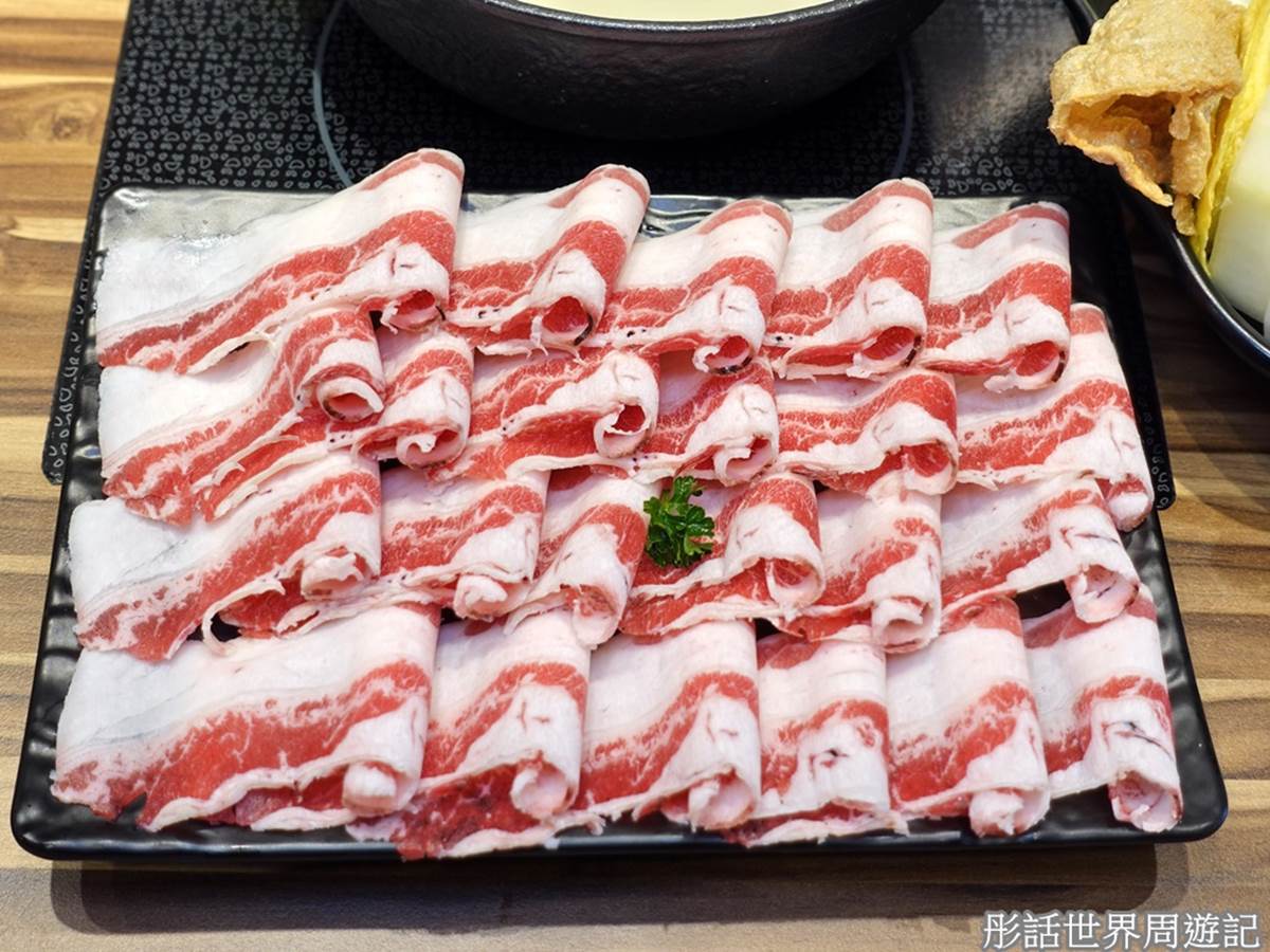 超狂「肉肉高速公路」！小火鍋吃得到Choice牛、北海道干貝，還有咖哩飯無限續