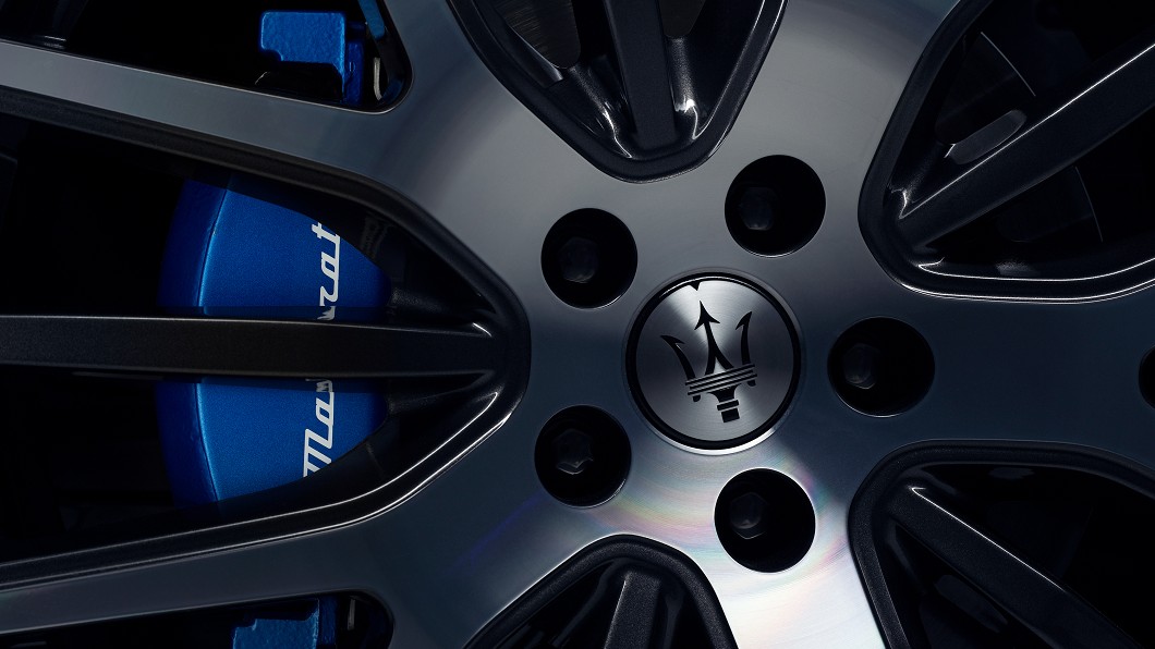 藍色煞車卡鉗為選配項目，但預料將列為Gransport車型的選配。(圖片來源/ Maserati)