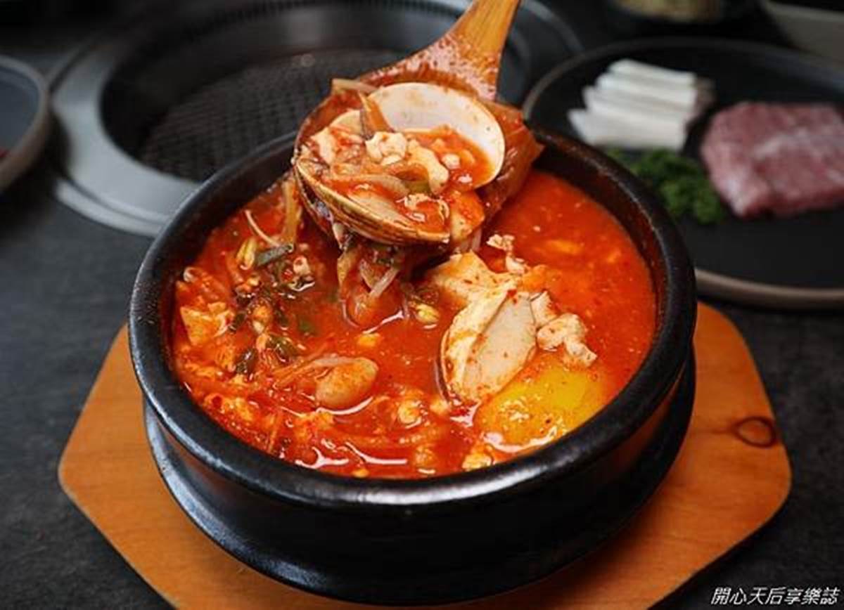 信義高空餐廳再+1！全新韓式餐酒館能看101，嗑燒肉搭瑪格麗、豐盛小菜無限續
