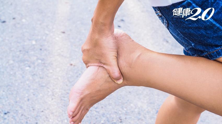 骨刺會造成足底筋膜炎？如何治療最好？物理治療師告訴你