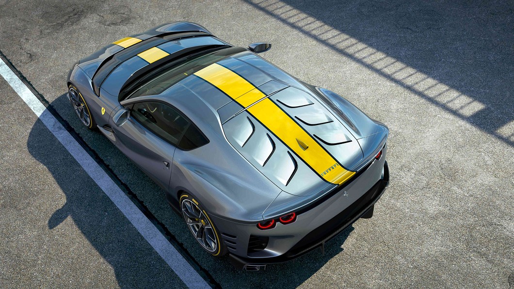 法拉利V12限量版具備經重新設計的空氣力學線條，包含全新前進氣口、後擴散器、排氣系統與專利後車窗設計。(圖片來源/ Ferrari)
