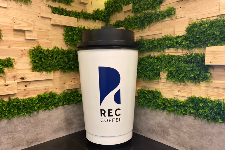 26樓超美視角品嘗冠軍咖啡！日本REC COFFEE「台灣獨家」甜點、飲品、週邊一次看