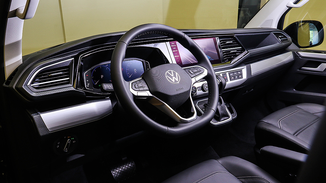內裝設計維持T6.1世代Multivan車系風格。