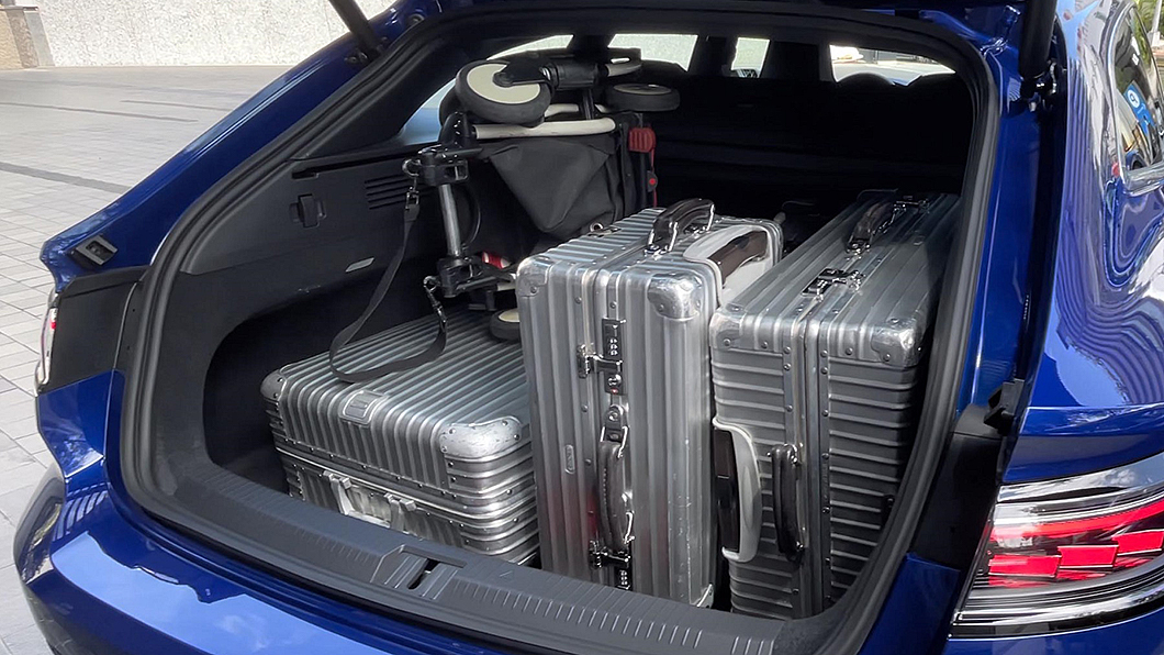 行李箱容積最大可達1,632公升。