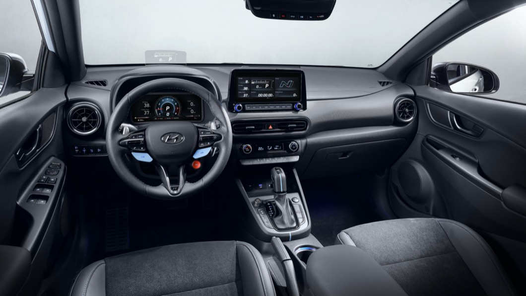 Kona N車上的多功能跑車方向盤，可以提供激烈操駕時所需。(圖片來源/ Hyundai)