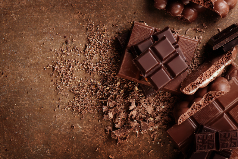 總是忍不住想吃巧克力？渴望這5種食物，其實是身體缺乏營養素的警訊