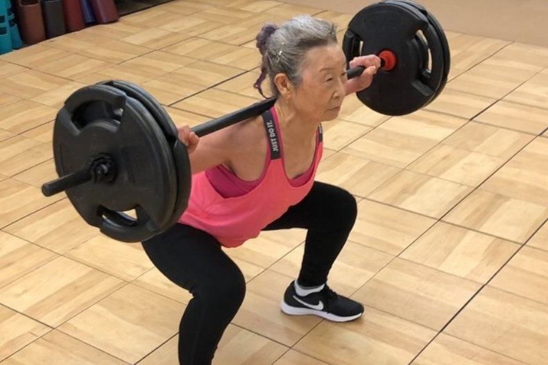 65歲開始運動，5年瘦15公斤！日本90歲健身奶奶：別拿年齡當藉口，勇敢挑戰就會成功