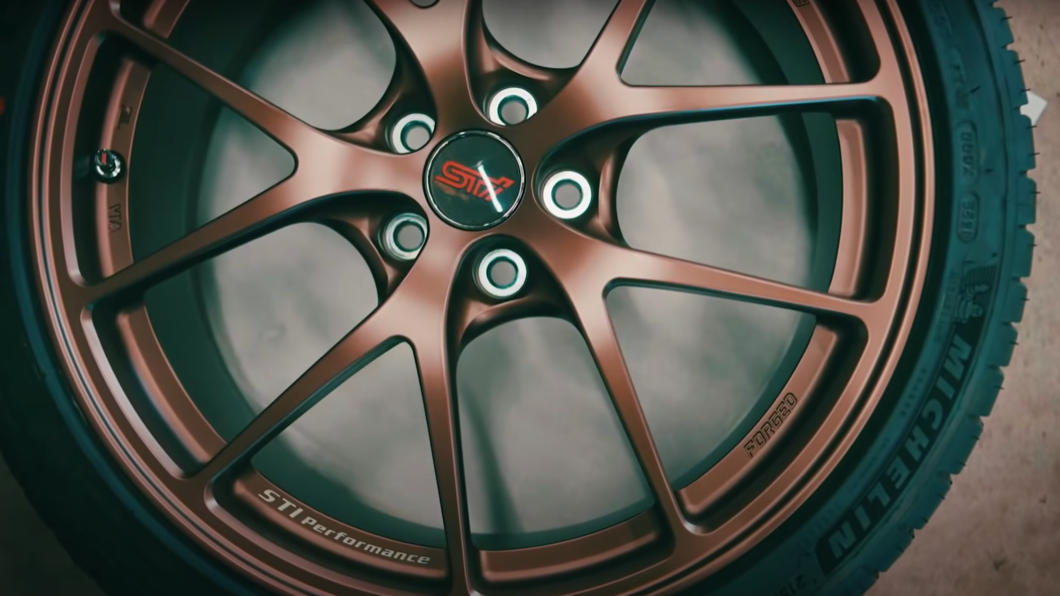 輪圈方面採用18吋古銅色輪圈，細爪的設定可以帶來放大的視覺效果，同時也具備輕量化的功效。(圖片來源/ Subaru)