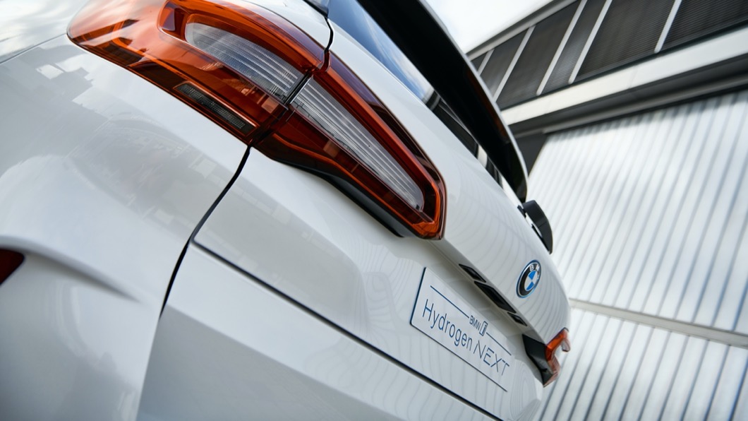 BMW預告將推出i Hydrogen NEXT，這款車將基於X5的車身格局，搭載全新氫燃料技術。