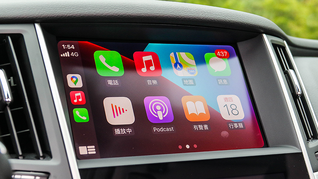 多媒體資訊整合系統支援Apple CarPlay智慧型手機連結。