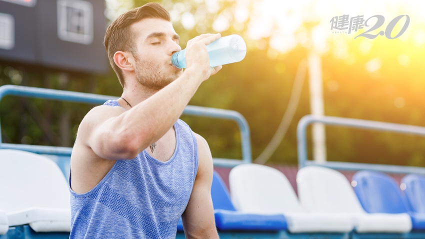 運動後喝鹼性水加速疲勞恢復？運動科學博士解答了 這招其實更有效