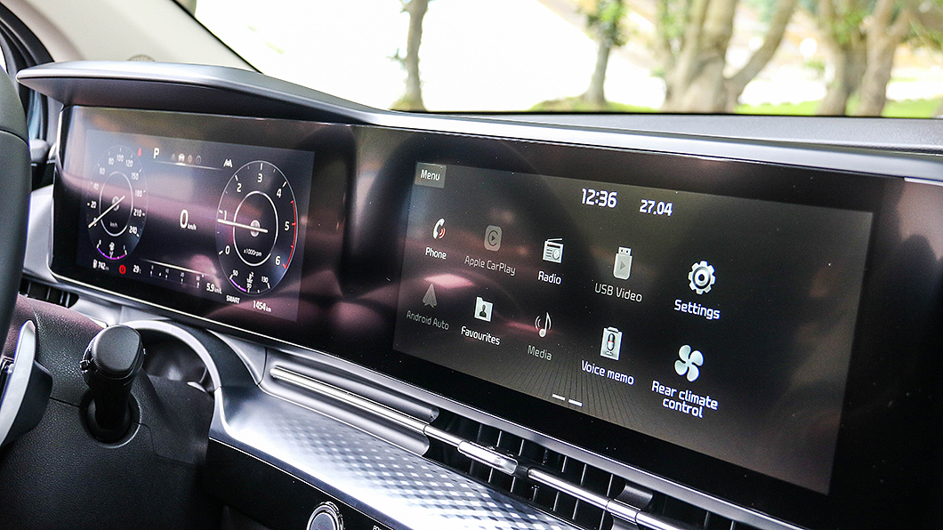 頂級7人座車型儀錶板與中控台觸控螢幕尺寸皆為12.3吋。