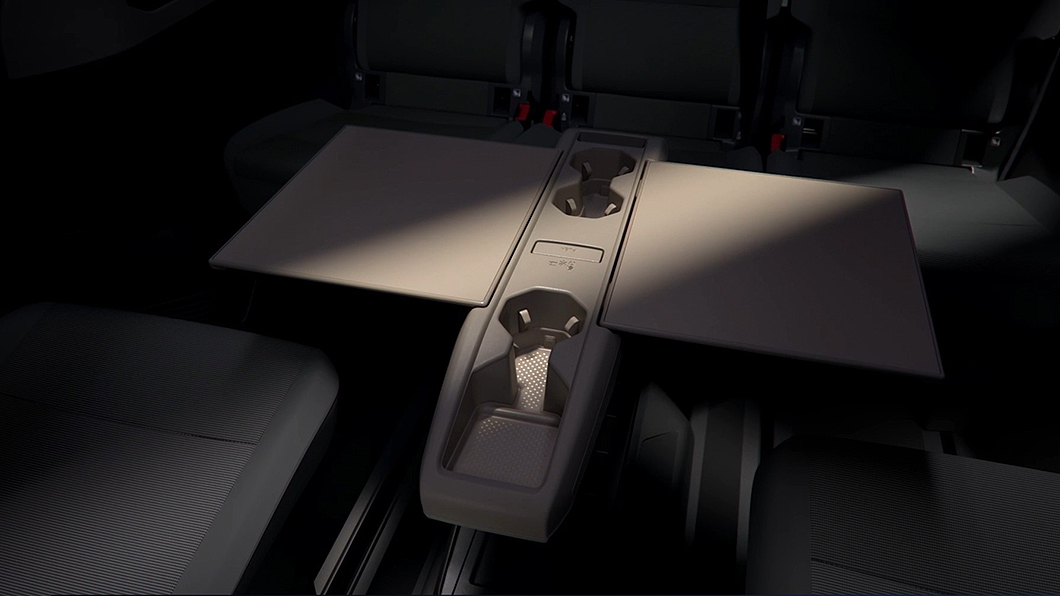 多功能折疊桌改為雙隱藏式桌板設計。(圖片來源/ Volkswagen Commercial Vehicles)