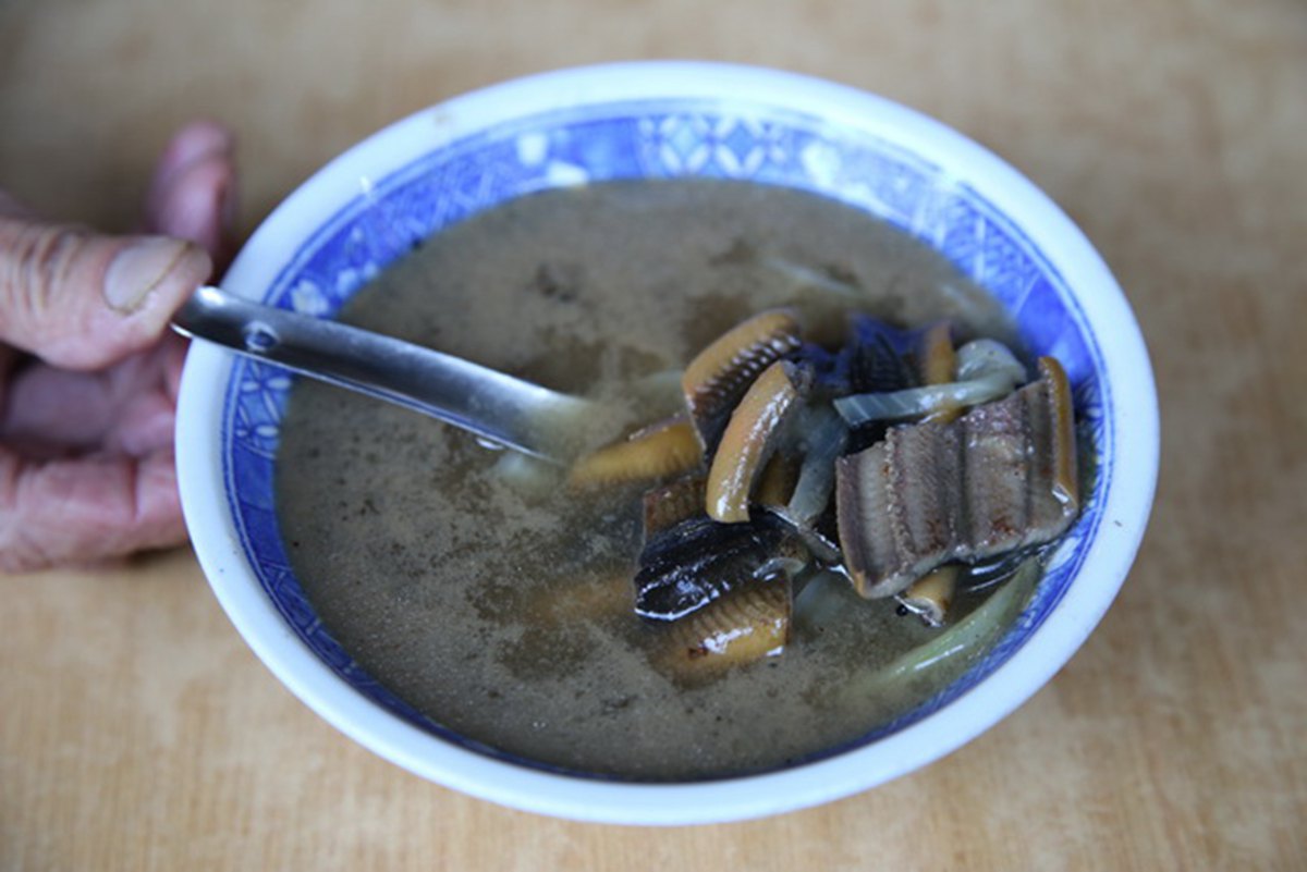 台南炒鱔魚的活歷史！百年老字號外帶也好吃，獨門鱔魚湯別處喝不到