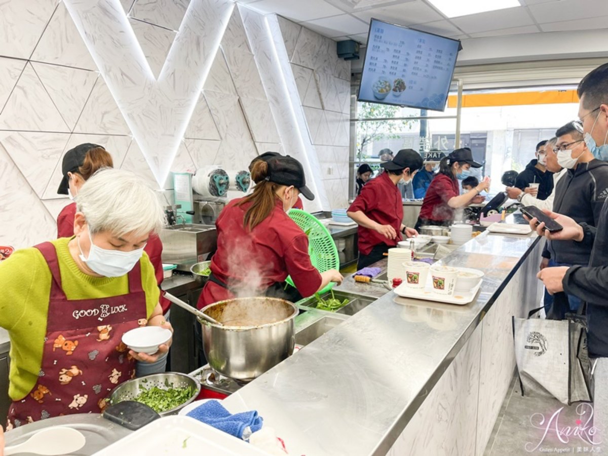 在地人早餐組合！台南80年老店必點肉燥飯＋肉汁油條，澎派綜合湯１碗有５種配料