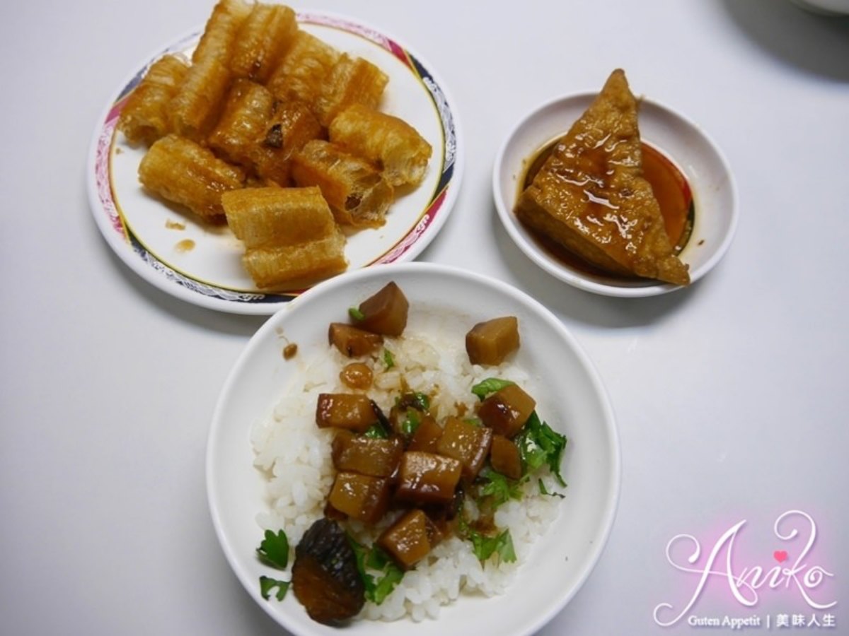 在地人早餐組合！台南80年老店必點肉燥飯＋肉汁油條，澎派綜合湯１碗有５種配料