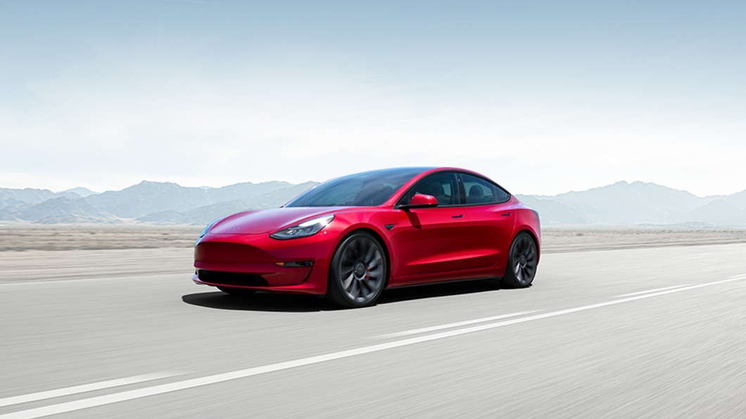 六月底前完成交車，即可加購最新第三代壁掛式充電座。（圖片來源/ Tesla）
