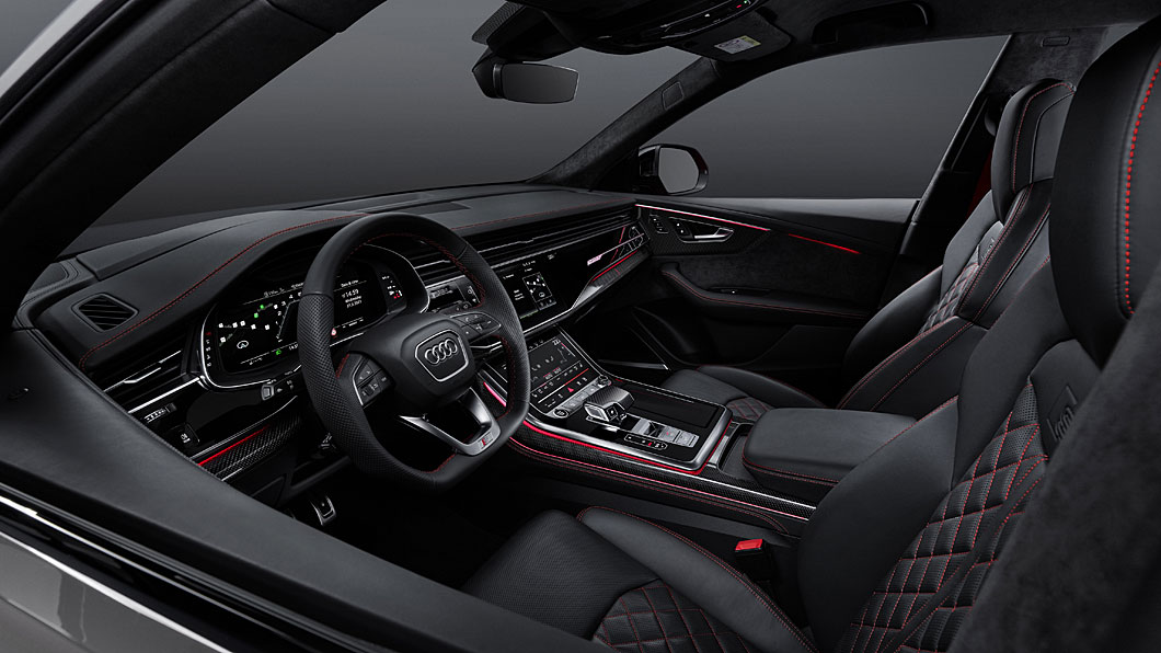 內裝透過紅色元素呼應外觀運動化升級。(圖片來源/ Audi)