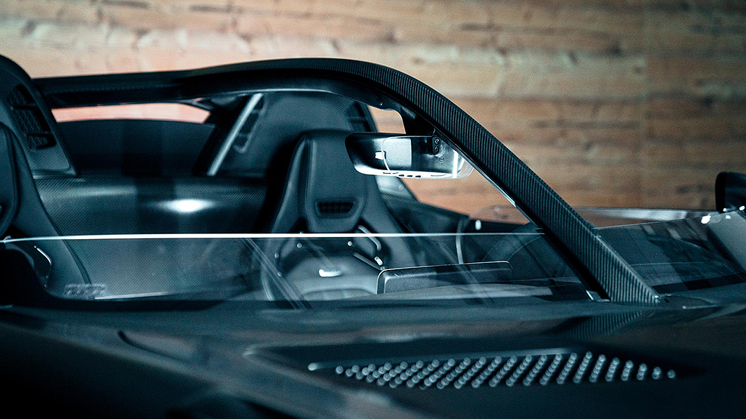 名為Speedbow的結構採用碳纖維材質打造而成，設計概念類似F1賽車的Halo座艙保護裝置。(圖片來源/ Bussink IG)