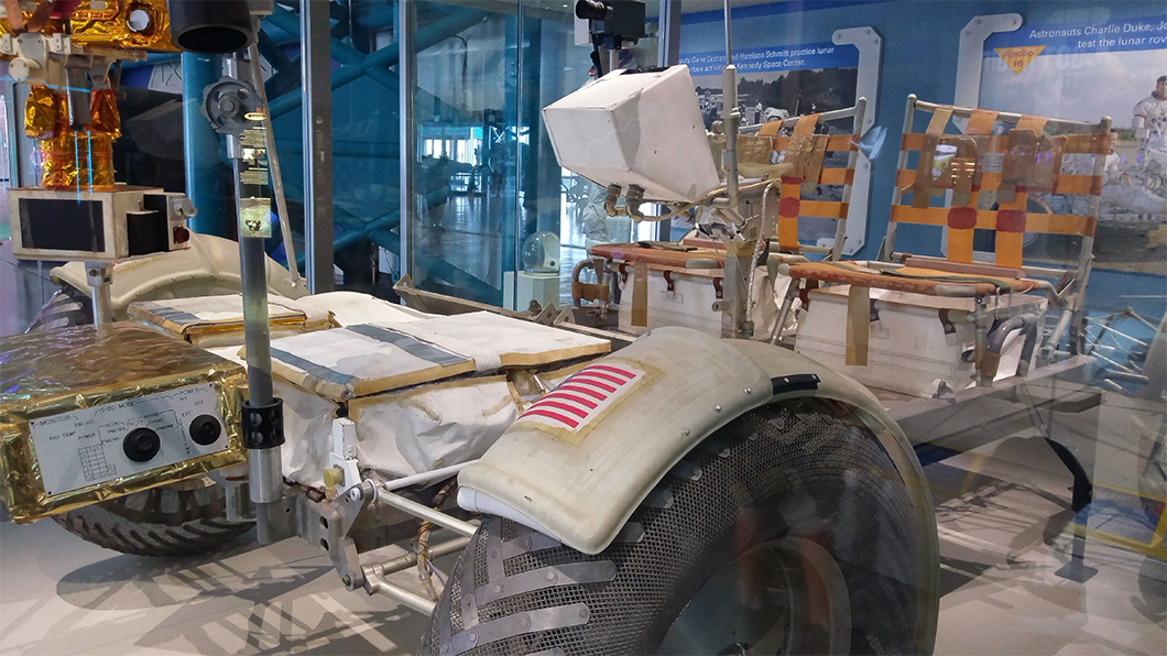 初代月球車為了能放信登月艙將底盤部分拆分為三部分。（圖片來源/ shutterstock）