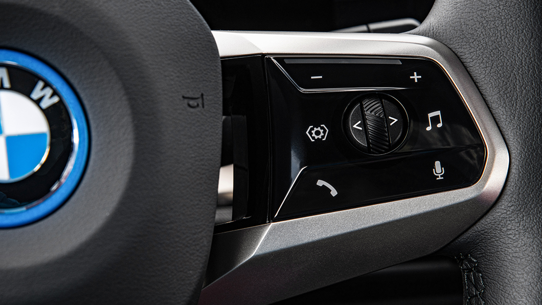 BMW表示方向盤上的按鍵將能完成一半的車載功能。（圖片來源/ BMW）