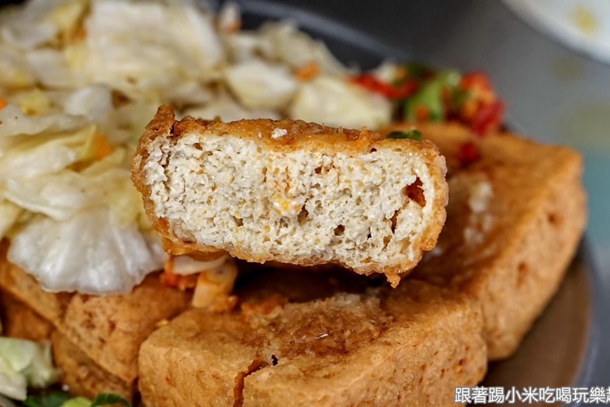 在地人的回憶！50年「雙鍋」臭豆腐搭冰梅泡菜超開胃，嘗鮮必試每日限量「豬眼睛」
