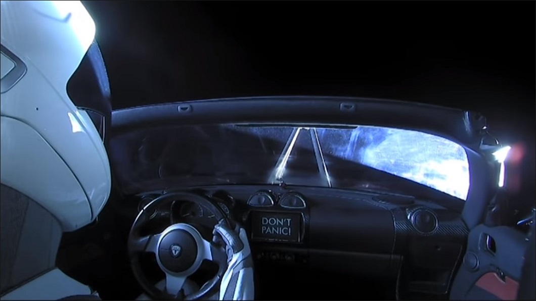車上的假人Starman已經獨自旅行了3年又4個月的時間，並且以每秒12.84公里的速度在太空中馳騁。（圖片來源/ Live View of Starman）