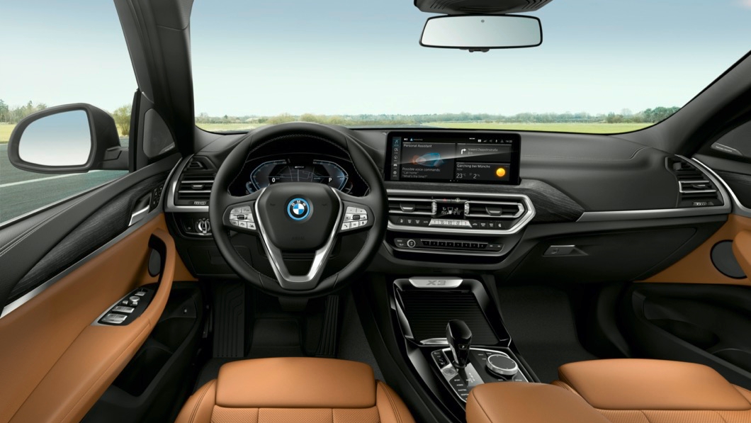 內裝設計方面，整體中控台經過重新設計，帶來駕駛導向的內裝呈現。(圖片來源/ BMW)