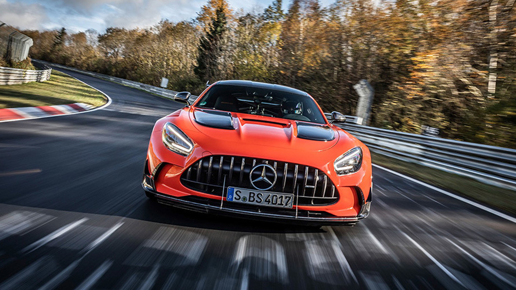 《Inside AMG》一睹Mercedes-AMG成為性能猛獸的箇中秘密，深入淺出介紹Mercedes-AMG車輛硬知識。