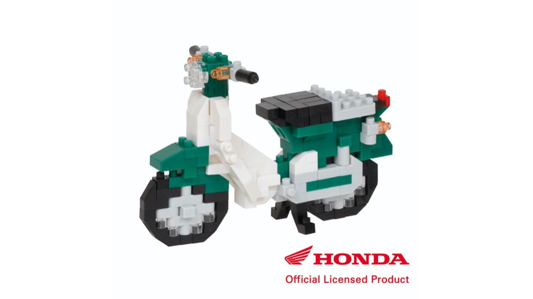 Honda與nanoblock連聯手打造的Super Cub 50分別有藍色與綠色。(圖片來源/ nanoblock)
