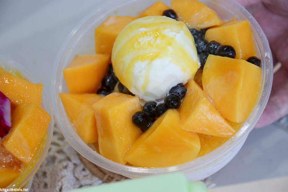 芒果季來了！療癒系冰店必吃滿料「雙果」雪花冰，浮誇西瓜口味有「整支哈密瓜冰棒」
