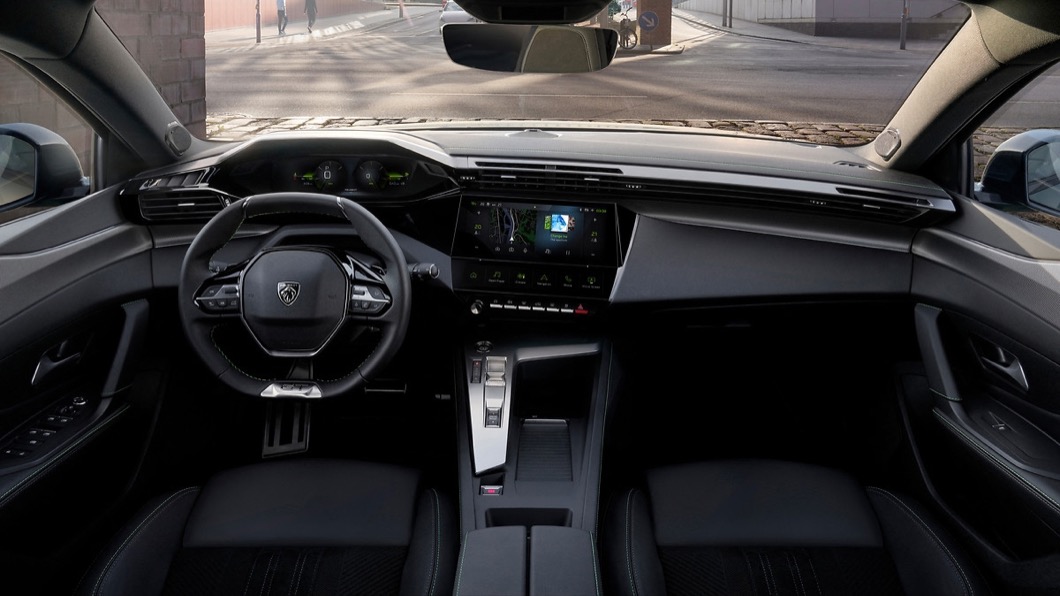 車內部分可以見到i-Cockpit座艙設計，包含有10吋液晶顯示幕、10吋中央螢幕。(圖片來源/ Peugeot)