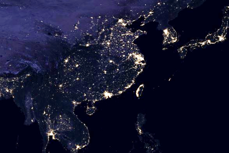 NASA釋出「從外太空俯瞰地球」高清照：放大一看，台灣如「黃金番薯」耀眼、北韓最環保