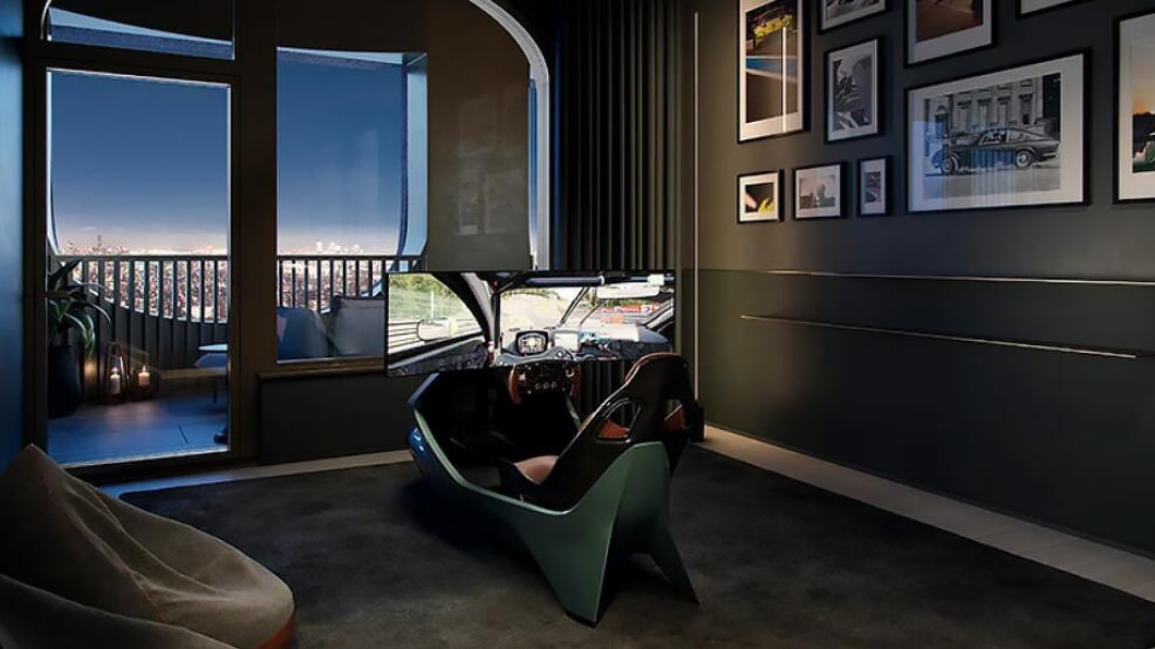 除了車輛之外，屋內也會有一套完整的賽車模擬器，全套價值8萬美金。（圖片來源/ Aston Martin）