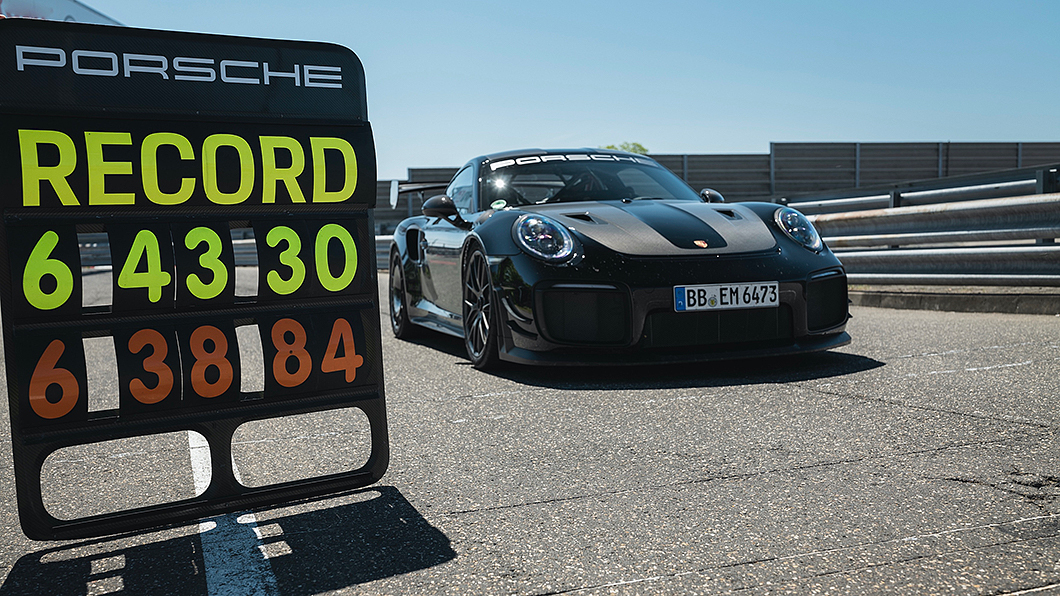 時隔4年，Porsche 911再次以911 GT2 RS拿下Nürburgring北賽道最速量產車位置，單圈時間甚至推進將近5秒之多。(圖片來源/ Porsche)