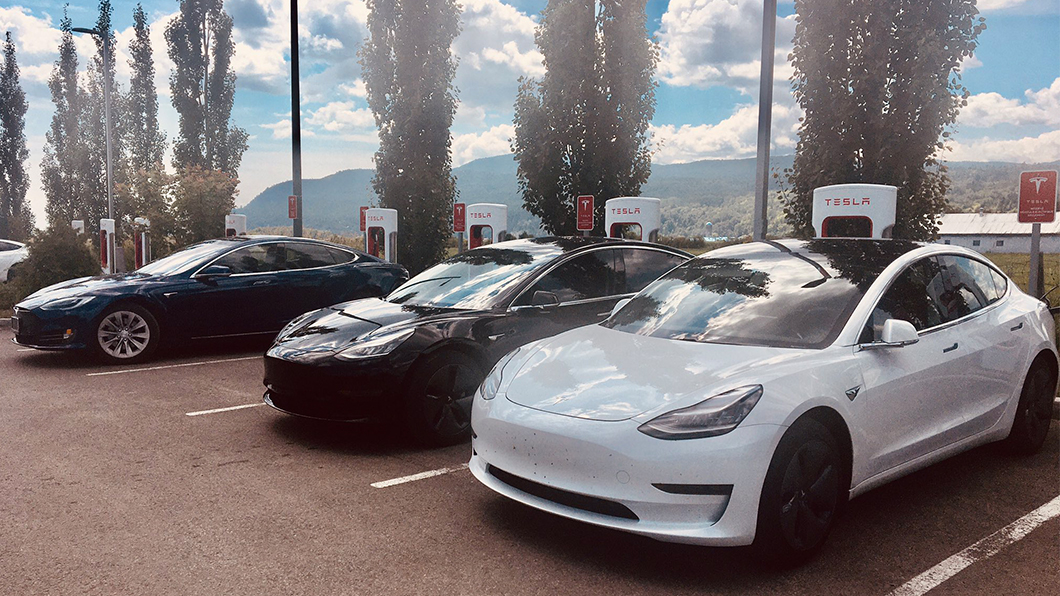 加拿大目前電動車市佔率僅不到5％，距離汽車電氣化還有很大的進步空間。（圖片來源/ Tesla Twitter）