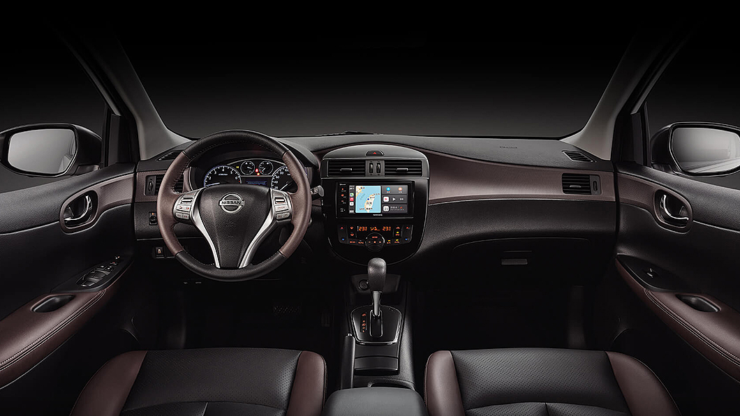 車內透過專屬飾板以及雙色組合營造質感。(圖片來源/ Nissan)