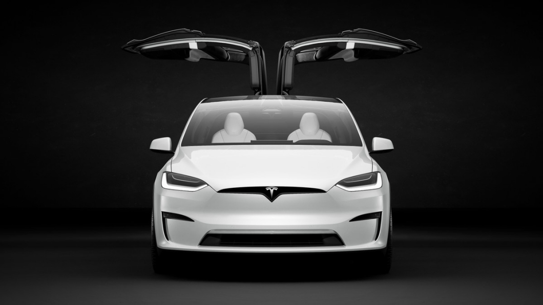Model X不只是性能表現亮眼，鷗翼門的設計也是一大特色。（圖片來源/ Tesla）