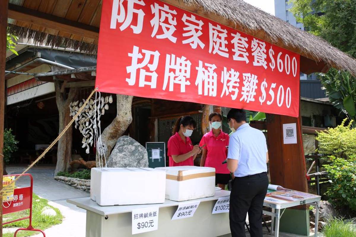 不用上山也能嗑！原民風味餐必吃脆皮鹹豬肉、樹豆滷豬腳，外帶整隻桶仔雞只要500元