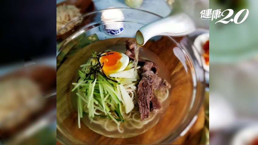 這樣煲湯最鮮美 吃韓式牛骨冷湯麵免出國，主廚教您做